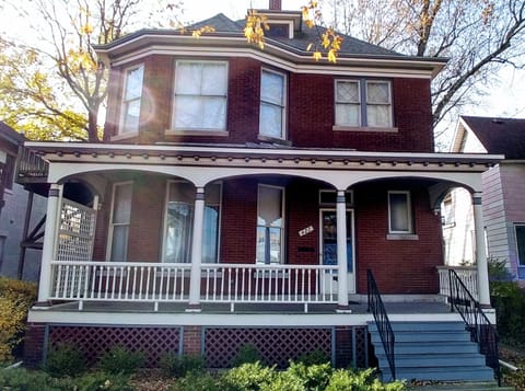 Front facing - large front porch with bamboo cushioned seating.