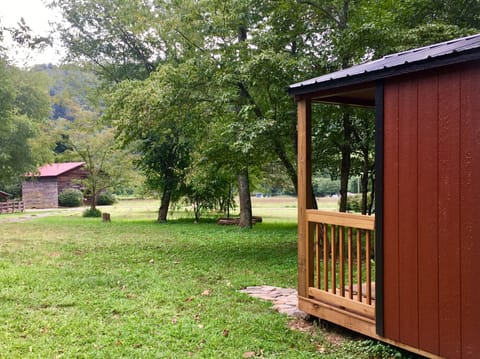 Little Black Bear cabin by the creek