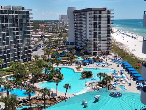 Oasis pool and splash pad
