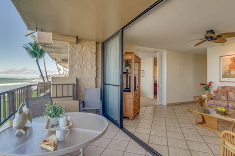 Large lanai window allows for great natural lighting inside