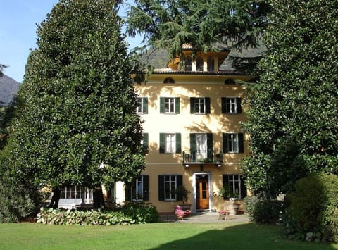 The Villa main facade with the two magnolias and the old cedar, a secular tree. 