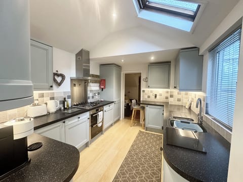 Fully equipped Kitchen with Nespresso machine
