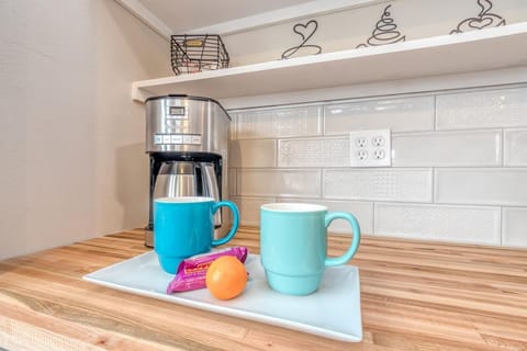 From coffee to dinner, this kitchen has everything you need for any meal.