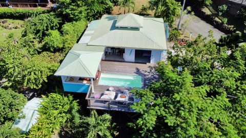 Vue drone terrasse piscine villa Orsalina