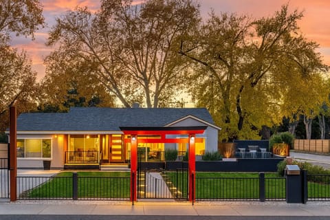 When you see the red gate, you know you’re home :)