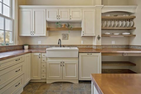 Well equipped kitchen