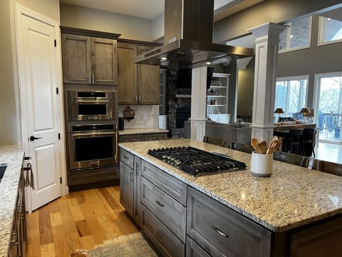 This kitchen is really easy to work in...even with a lot of cooks.