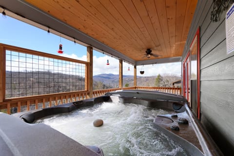 hot tub with post card views!