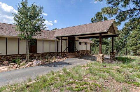 The Peak View Lodge
