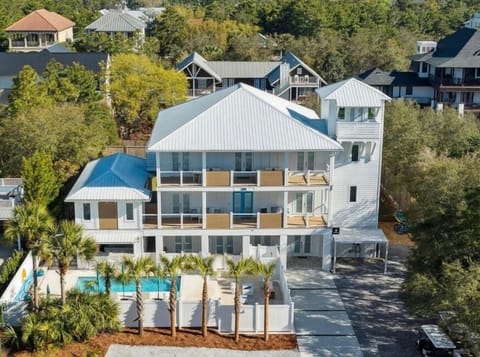 The Sandstone 30A - Perfect for extended families, this private pool oasis features an oversized deck with loungers, umbrellas, a fire pit, and yard games—ideal for sunny days just minutes from the beach. Parking space for up to 8-10 vehicles! 