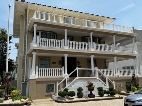 House front view and main entrance from Austin Ave.
