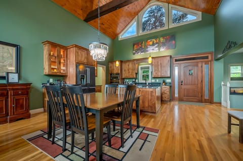 Dining Table Seats 6