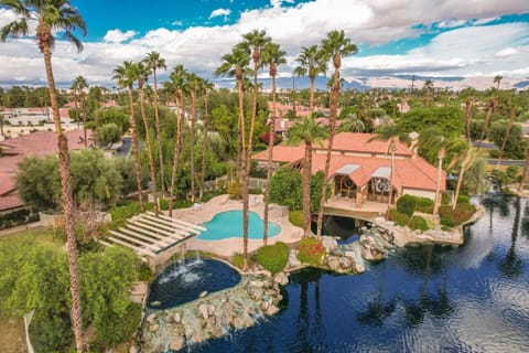 Beautiful Park Palms! A resort setting with 3 pools and spas, and clubhouse. 