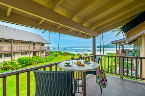 Hanalei Colony Resort K4 steps to the beach - From your shady private lanai you can enjoy the most incredible, unobstructed ocean views! The best part is, you can be lounging on the beach in under 2 minutes!