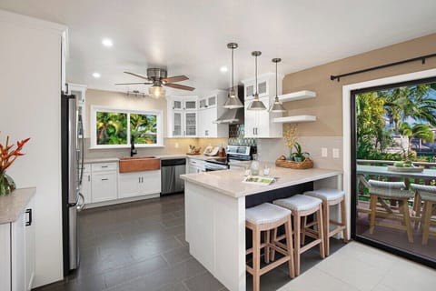 Kitchen - Poipu Makana Hale