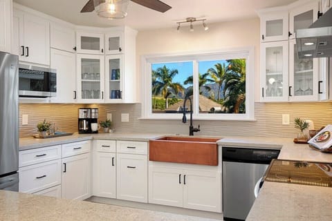 Kitchen - Poipu Makana Hale