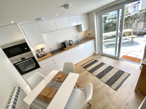 Kitchen & Dining Area