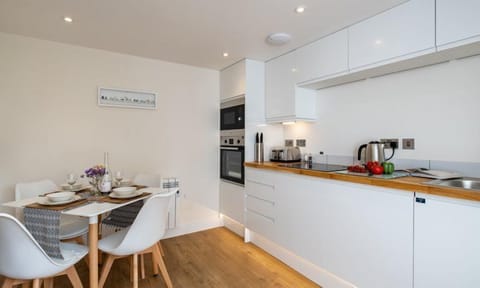 Kitchen & Dining Area