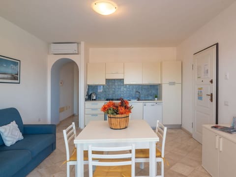 Table, Flower, Furniture, Property, Couch, Blue, Plant, Cabinetry, Houseplant, Wood