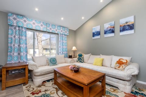 Main level living room