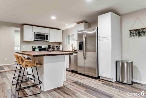 Cook your favorite meal with this fully stocked kitchen!