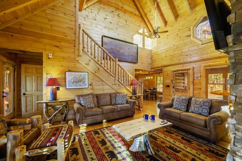 Cathedral high ceilings of the Great Room 3. 