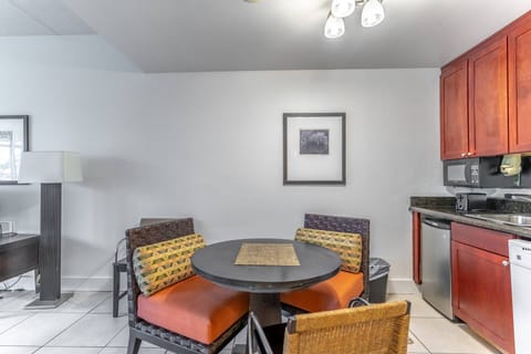 Eat In Kitchen Area w/Seating For Up To Four Guests