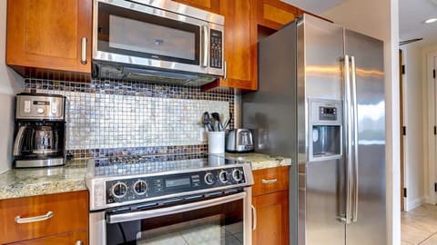 We provide all kitchenware, bowls, dishes, glasses, and utensils to dine in