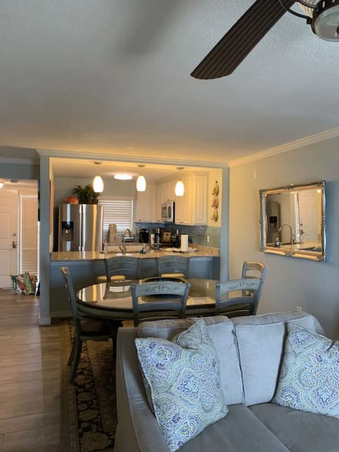 Living and Dining area
Freshly painted
