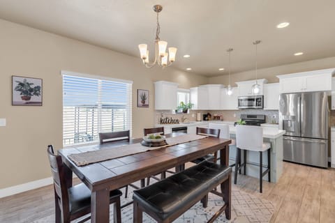 Dinning area. It can sit 6-8 people