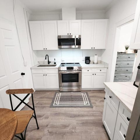 Fully remodeled, well equipped kitchen