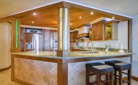 Seating at the counter, with pillar accent lighting.  Very peaceful at night.