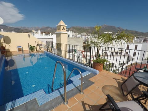 pool area - Gotonerja