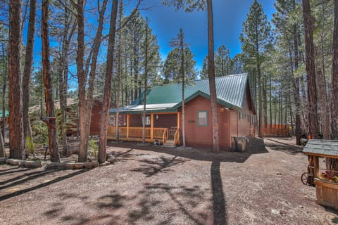 Front of 'Bear Pine Cabin'