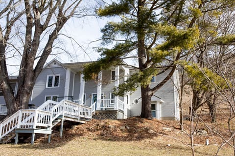 Spacious and secluded grand home on 80 acres of the historic Devil's Hole Ranch