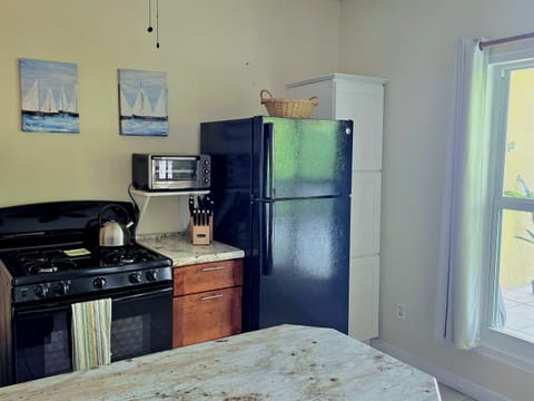 Well equipped kitchen with lots of storage