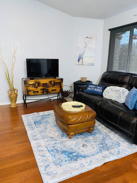 Living room sitting/tv area