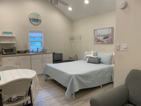 Main Room (bed, kitchenette and sitting areas)
