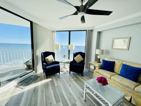 Large living area with pull out Queen Sized sofa bed!
