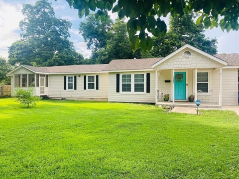 New construction, beautiful floor plan, perfect for families!!