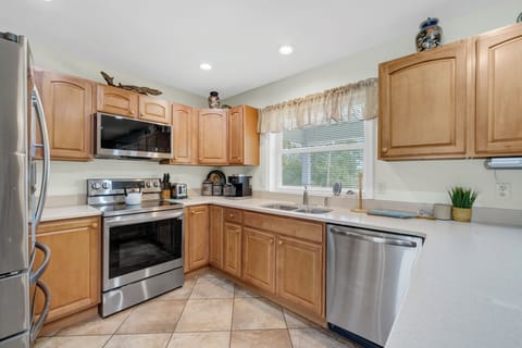 Stainless Appliances make mealtime a bay breeze.