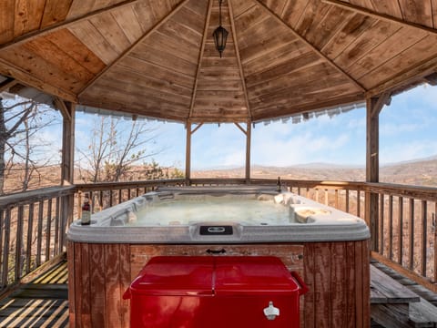 Hot tub with views!