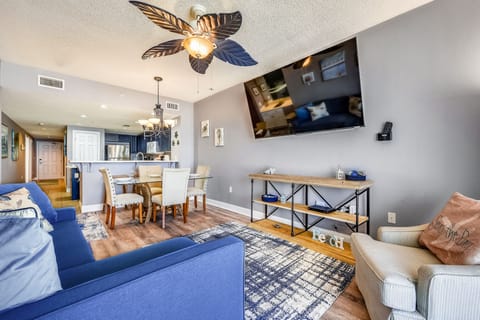 Gulf Front Living Area with Sleeper Sofa