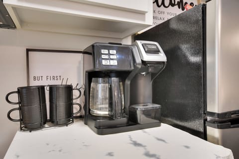 Kitchenette | Stove/Oven