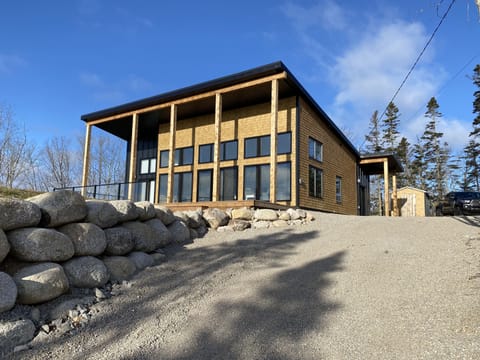 CrestHaven (Tilley Point House)