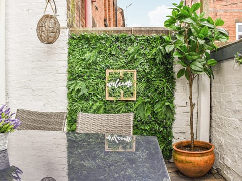 Sitting-out-area | Stonesthrow Townhouse, Leek