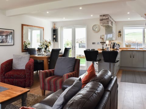 Open plan living space | Mountain View, Morfa Bychan