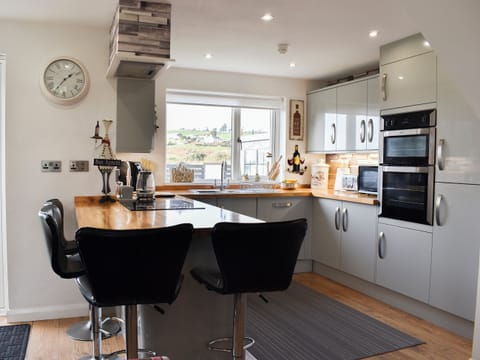 Kitchen | Mountain View, Morfa Bychan