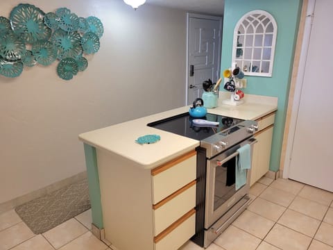Kitchen Island with Stove/Oven