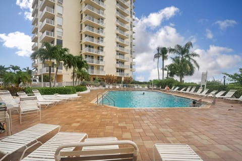 Estero Beach & Tennis Swimming Pool